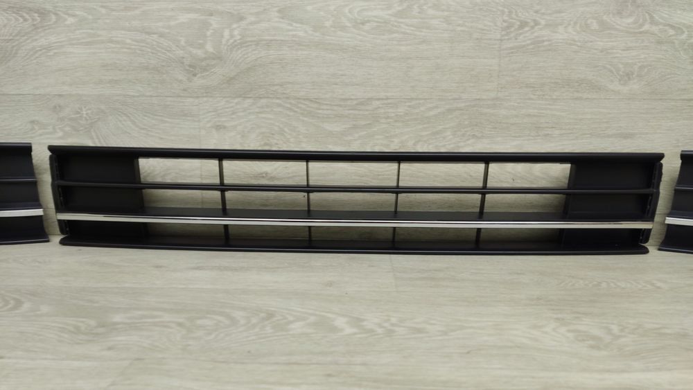 Решітка накладка переднього бампера VW Passat B7 B8 NMS USA 2016-2019