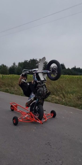 Stelaż wheelie stunt do nauki jazdy na jednym kole