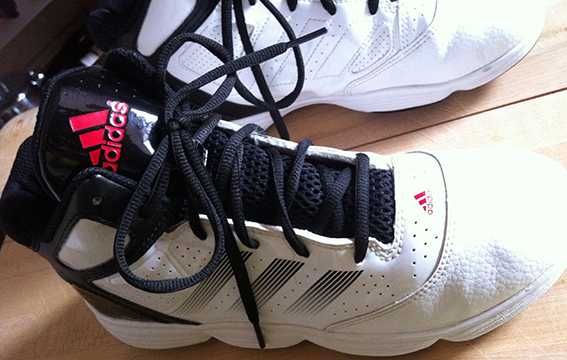 Calçado e Calções Adidas para Basketball LA Lakers