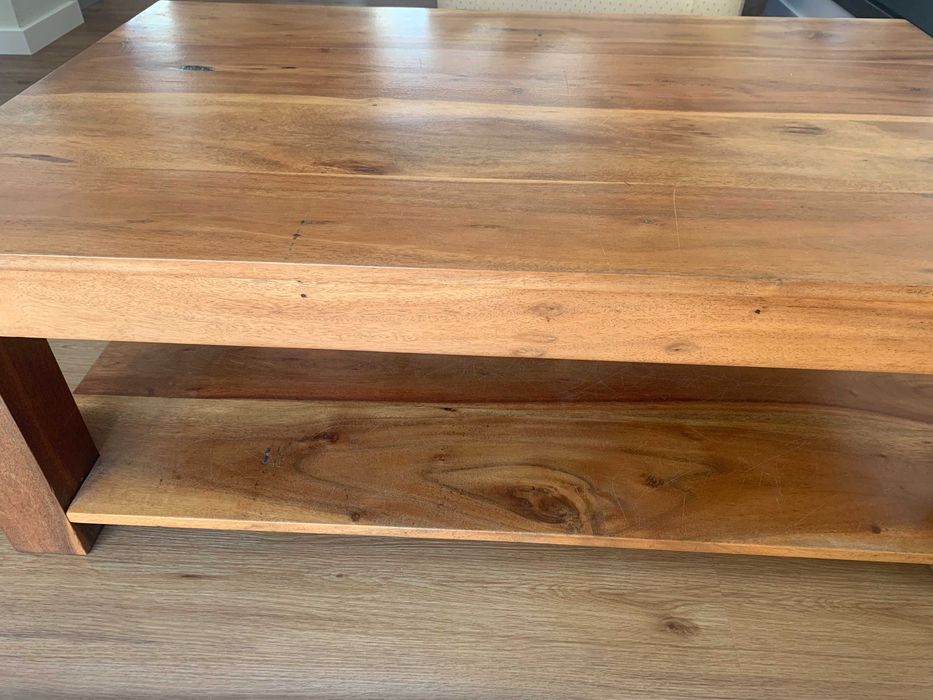 Mesa de centro para sala de estar/jantar em madeira maciça
