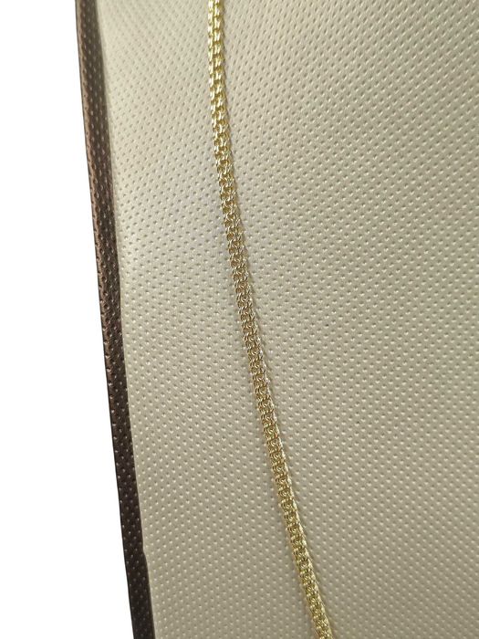 Nowy piękny złoty łańcuszek – klasyka elegancji