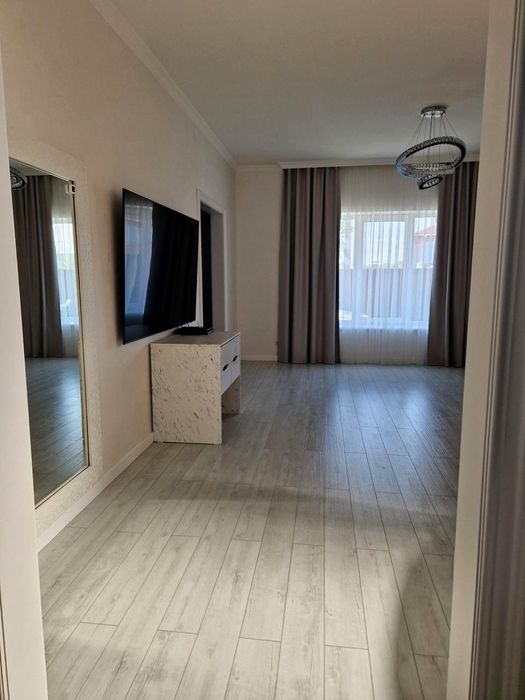 Здається шикарний 4 кімнатний Будинок по Вулиці Козацька.