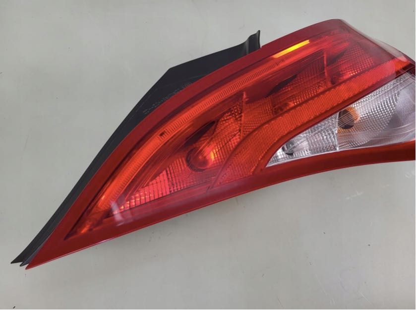 lampa prawy tył prawa tylna MERCEDES CLA C117 W117