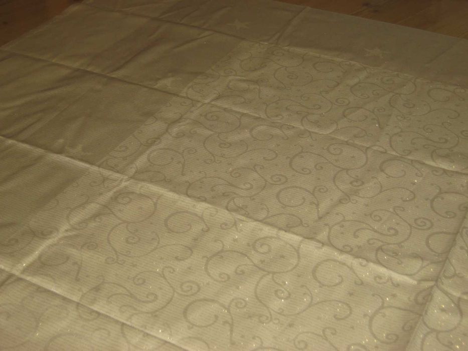 Materiał tkanina na obrus złoto kremowy gwiazdki  180 / 180 cm