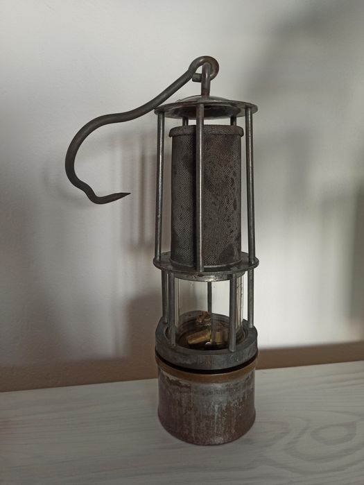Stara lampa górnicza – oryginalny egzemplarz