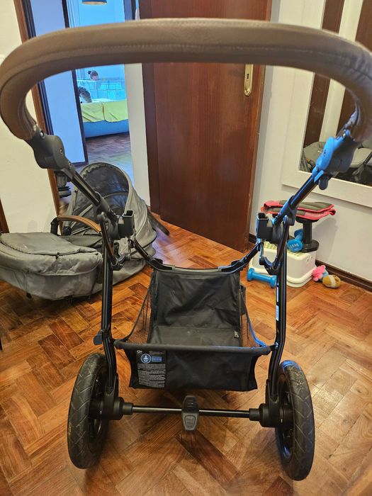 Carrinho de bebé semi-novo