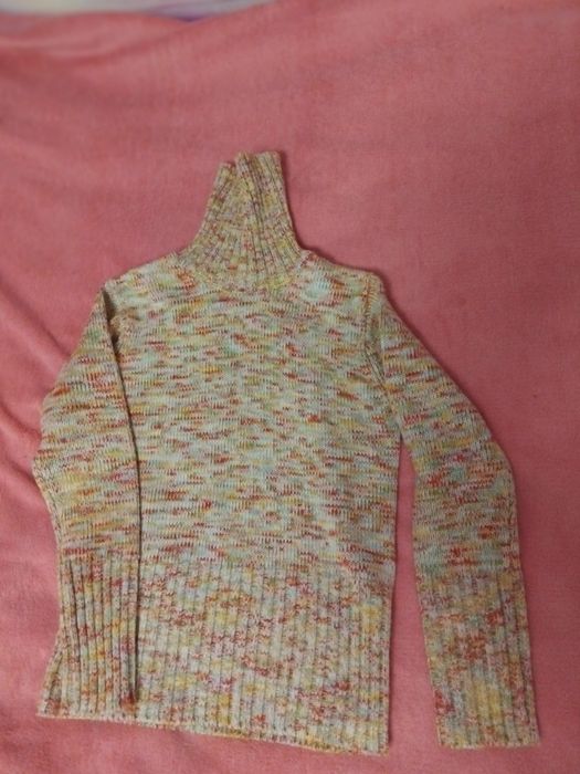 Теплий свитер новий