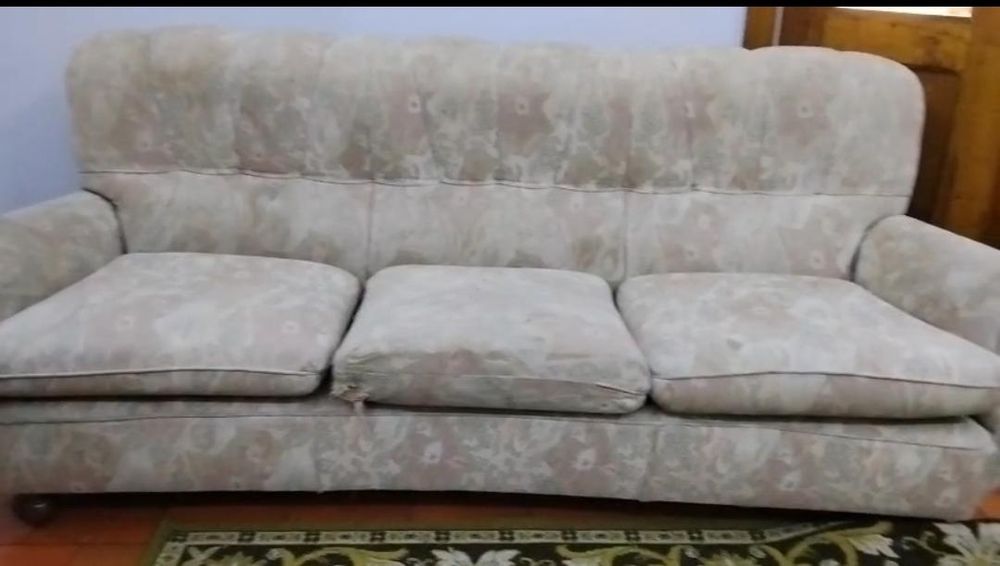 Sofá antigo bom estado