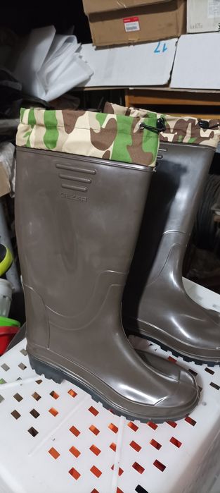 Чоботи гумові. .