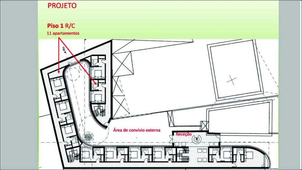 Vende-se terreno de 775m² com moradia T6, São Mamede de Infesta, Porto