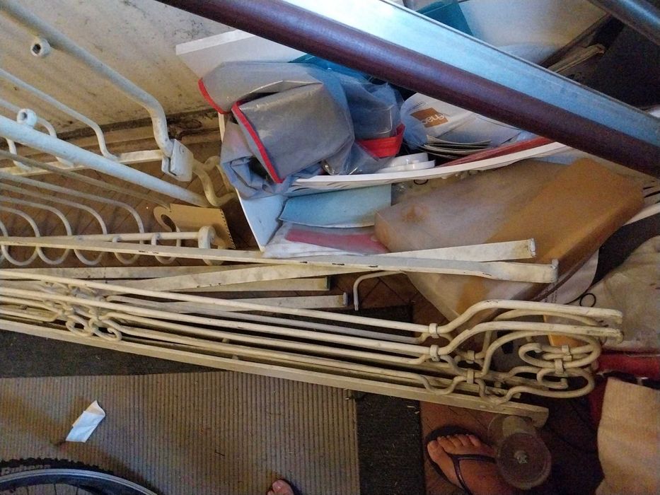 Cama francesa antiga em ferro trabalhado - completa