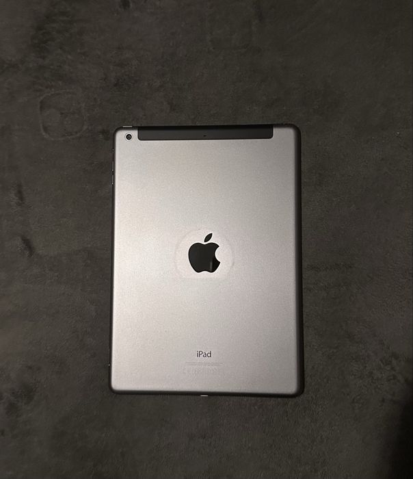 Apple iPad air  32gb MODEL A1475 Ite sim
