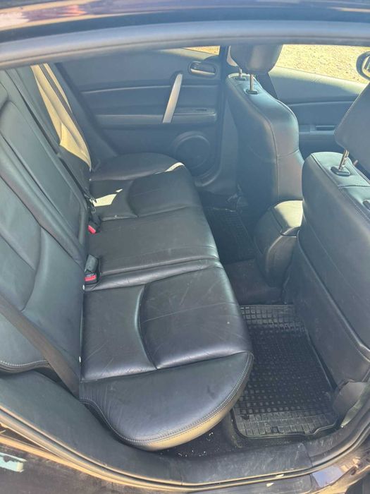 Mazda 6 в чорному кольорі. Хетчбек 2009 рік.