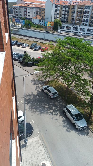 Alugo ( 1 um quarto con banheiro privado) em ambiente limpo, e tranquilo para pessoa com trabalho estável, ou estudante universitário.