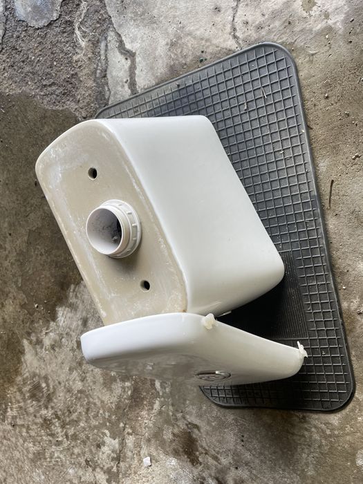 Sanita + dois autoclismos e lavatorio