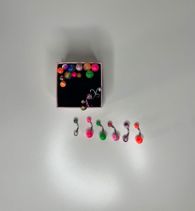 6 conjuntos de piercings + 13 peças