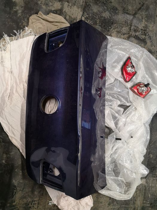 кришка багажника пасат б6 + задні фанарі