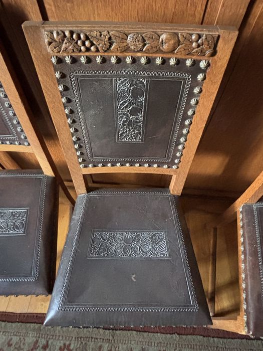 Sala de jantar completa com revestimento de paredes12cadeiras e mesa
