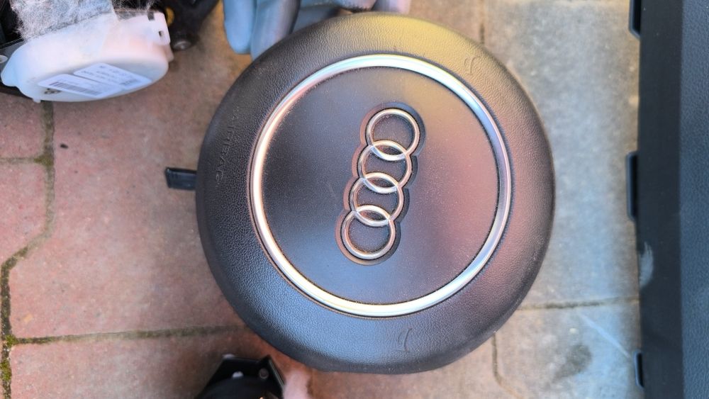 Deska, kokpit, konsola z poduszkami i pasam audi a6c7 i