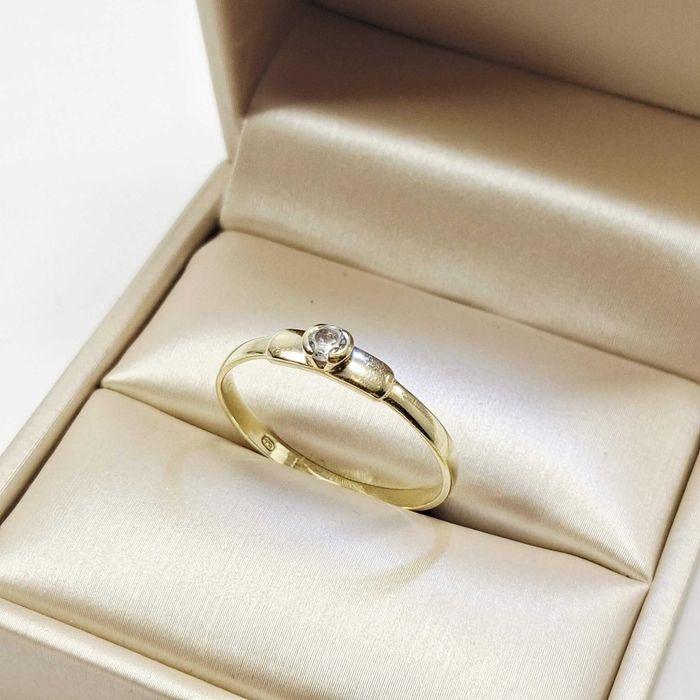 Złoty Pierścionek z Subtelną Cyrkonią 585 1,7G R: 24