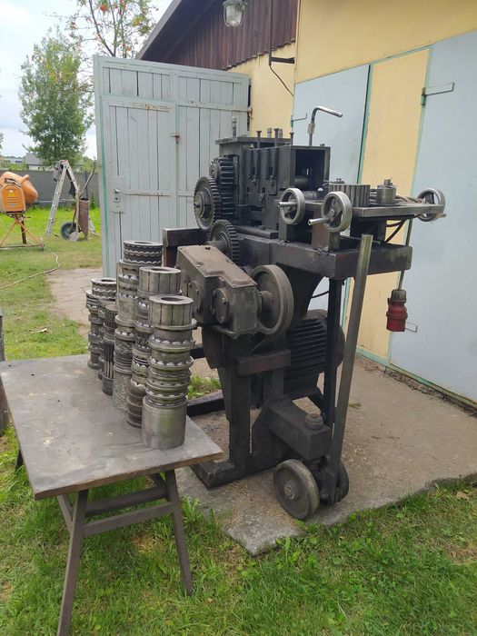 Maszyna do fakturowania profili, prętów, płaskowników