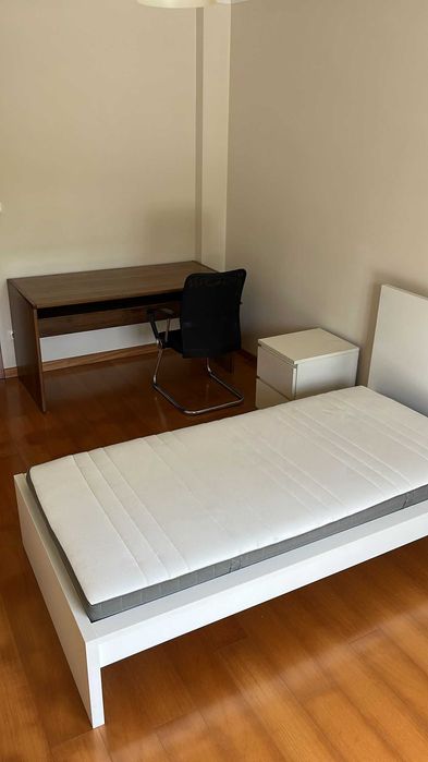 Quarto junto ao centro de Loures