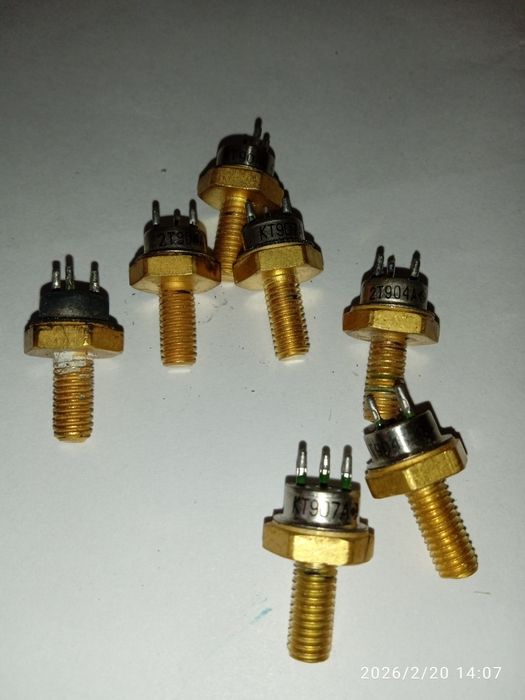 Транзистор КТ907А