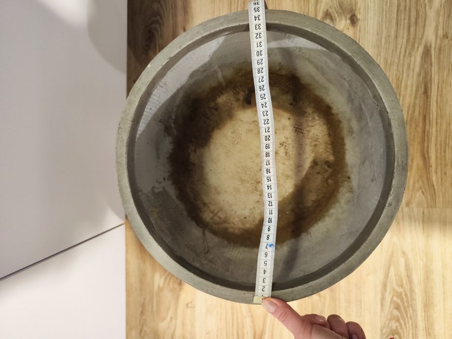 Donica betonowa na nóżkach szara 36x39 cm