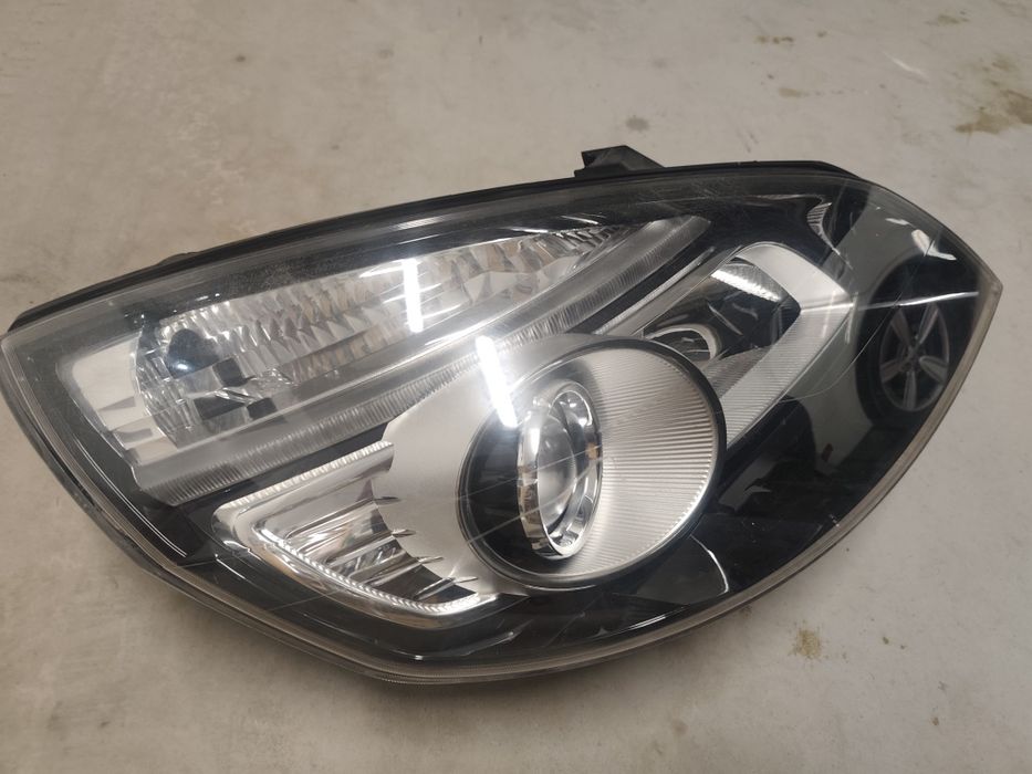 RENAULT SCENIC II lift prawa Lampa, reflektor przód- czarne wnętrze.