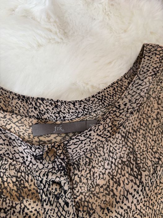 Brązowa koszulowa bluzka zapinana na guziki FRK