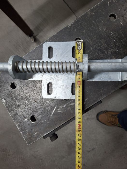 Zasuwa/zamek sprężynowa do furtki obory/stajni