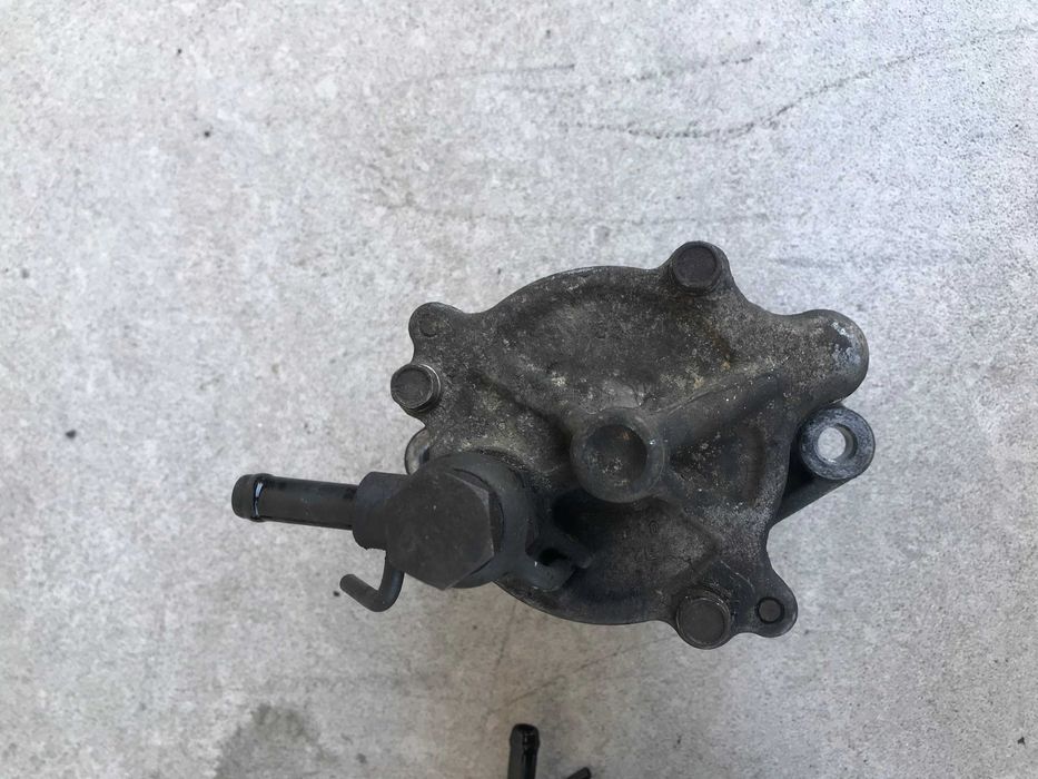 Вакуумний вакумний насос помпа Toyota Land Cruiser Prado Hiace