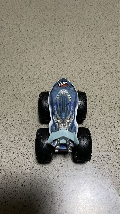 Hot Wheels Monster Trucks Акула (Shark) оригинал