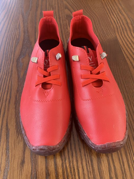 Buty damskie kryte 24 cm