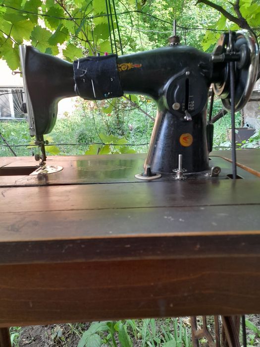 Продам швейну машинку .вхорошому стані