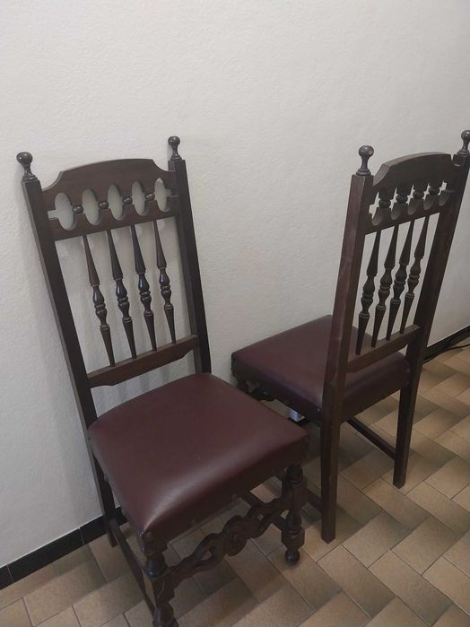 Cadeiras de mesa cor castanho escuro