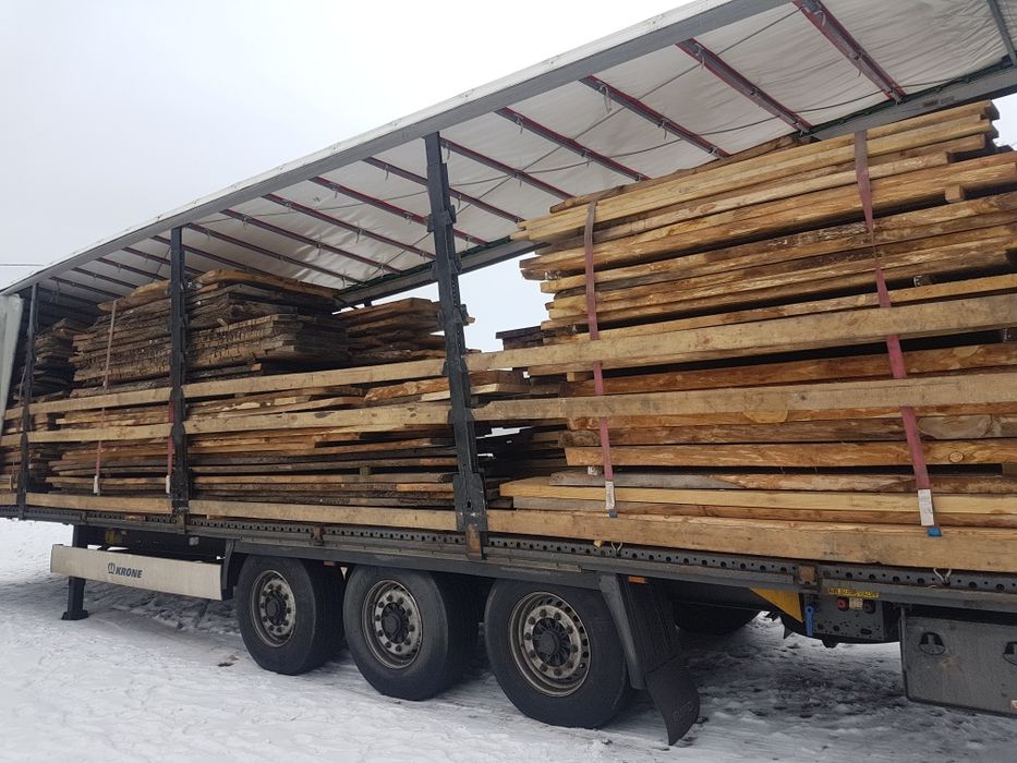 Dąb, orzech włoski, jesion, olcha, brzoza, akacja, lipa, sosna, akacja