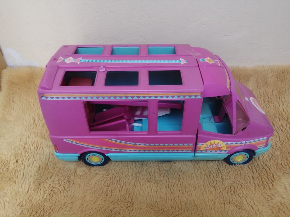 Barbie Kamper do drobnych napraw.