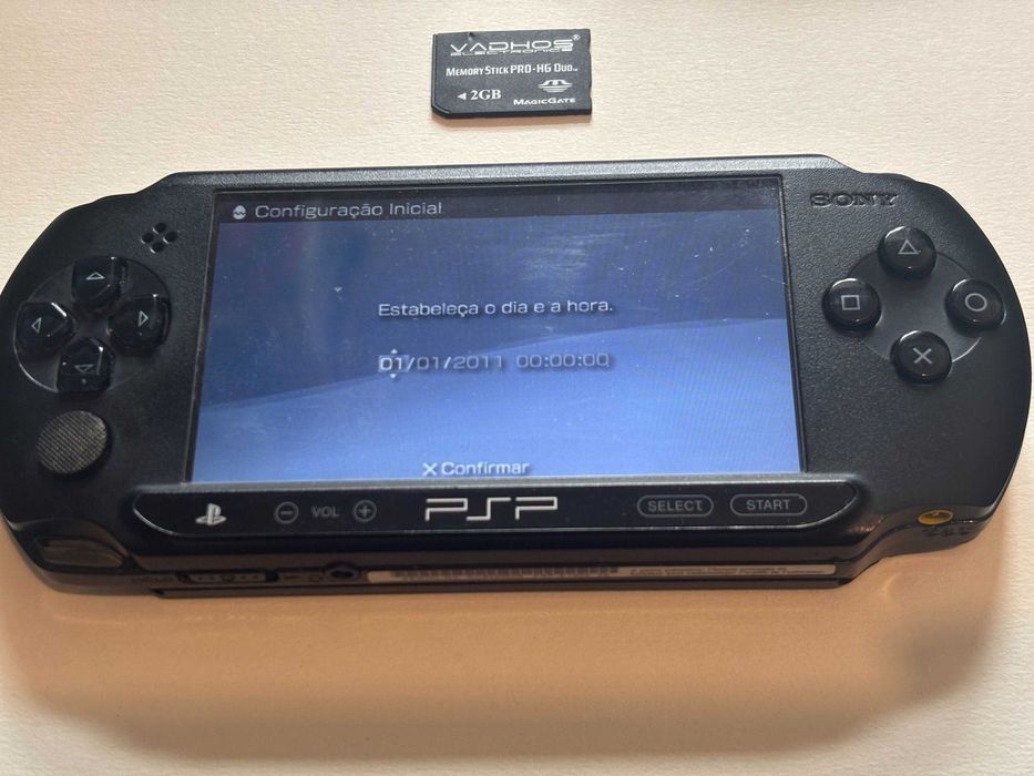 PSP-E1004pouco usada + embalagem + memoria ext PRO-HG duo 2GB original