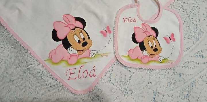 Conjunto de fralda e babete pintado á mão