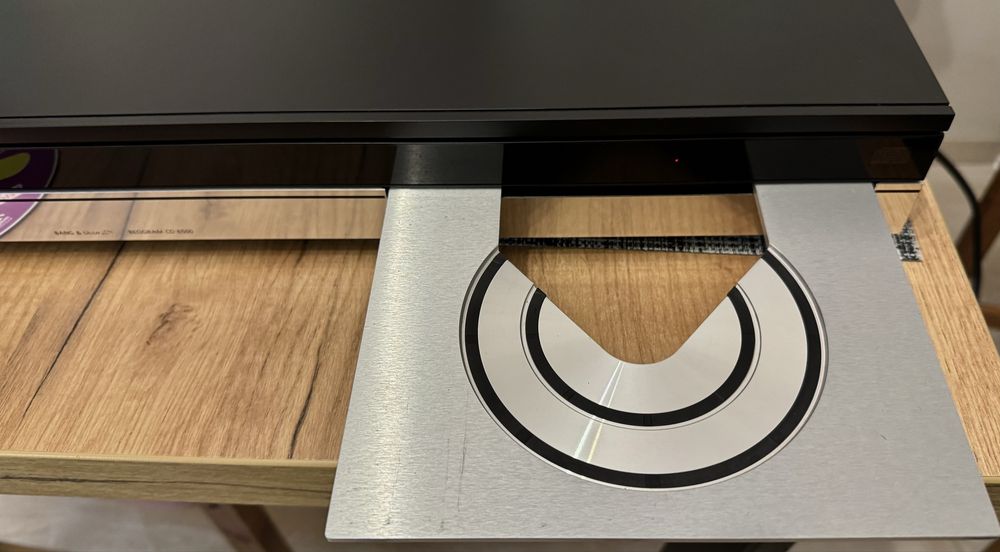 Bang Olufsen Beogram CD 6500. TDA1541