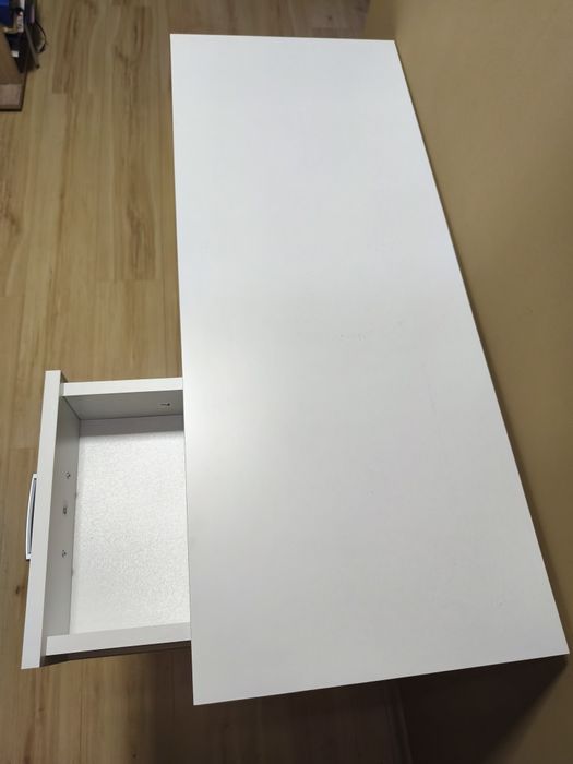 Białe biurko bardzo dobry stan