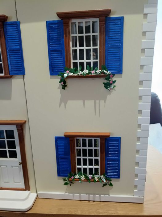 Casa de Bonecas Vitoriana Clássica – Miniatura em Excelente Estado