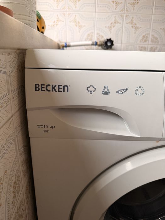 Máquina da Roupa Becken Wash Up 6kg