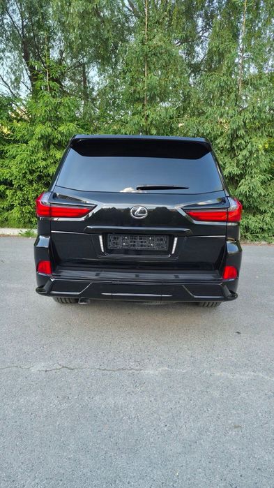 LEXUS LX570 Luxury + F Sport. 2019 год. Пробег 116 000