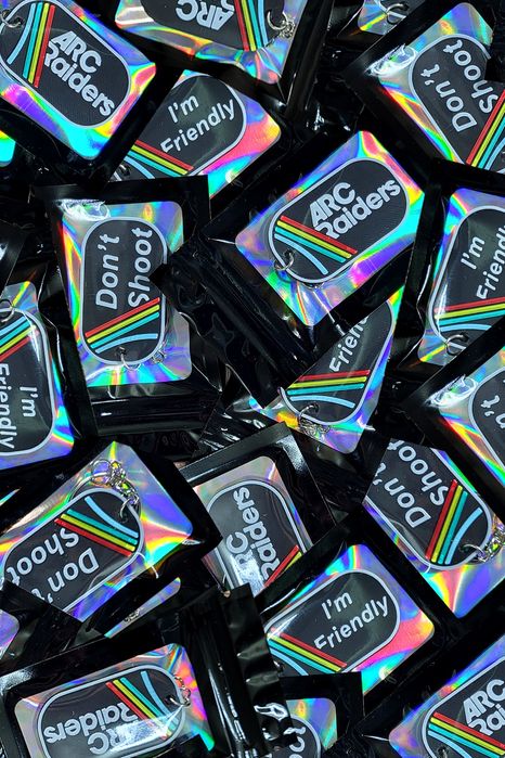 Брелок Arc Raiders, Don't Shoot, I'm Friendly | на рюкзак, ключі