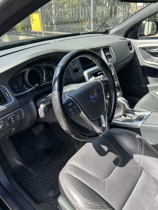 Volvo s60 t5 245hp, lekko uszkodzne , boagata wersja !
