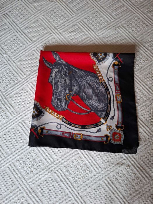 Lenços de Pescoço Quadrados ( Dois )