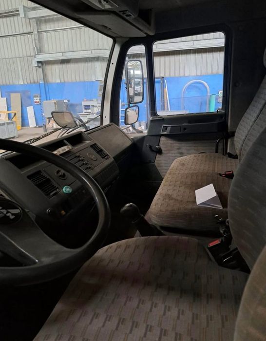 Camião MAN com grua - Bom estado