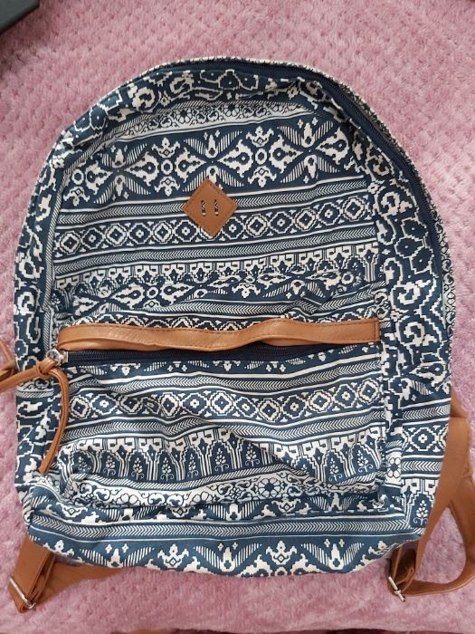 Mochila da Claire's como nova64737814143874120